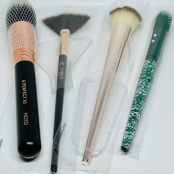 NWOT Lot of 4 Make-up Brushes, A Perfect 10, Shana B., FARAH, Slmissglam - Picture 9 of 10